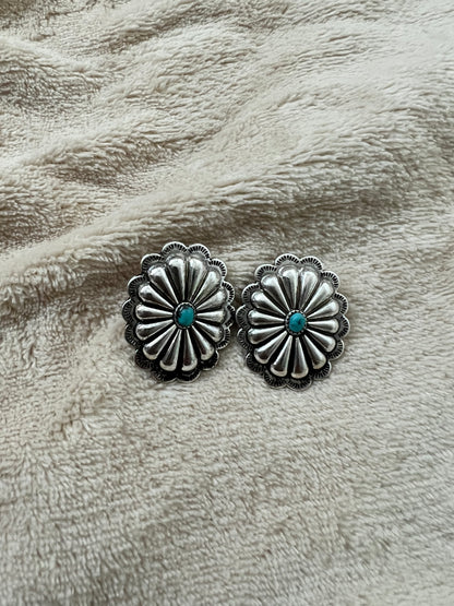 “LISA” stud earrings