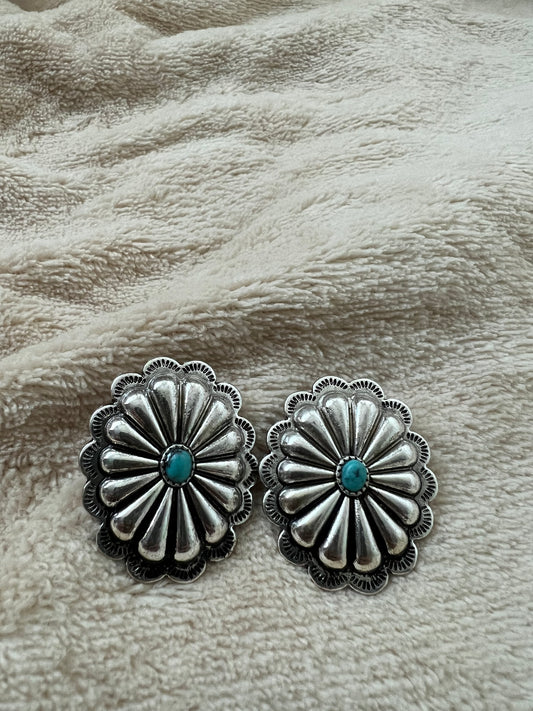 “LISA” stud earrings