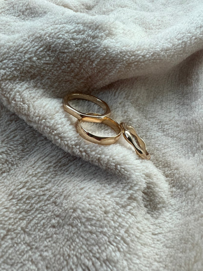 “KEEP IT GOLDEN” ring set