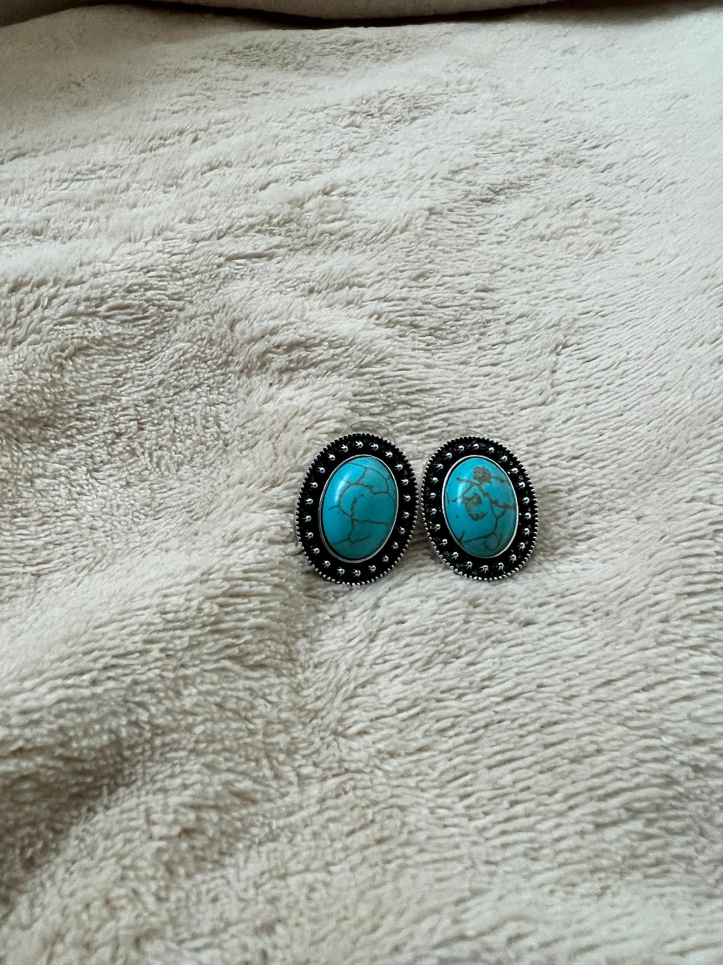 “FEELING BLUE” stud trio set