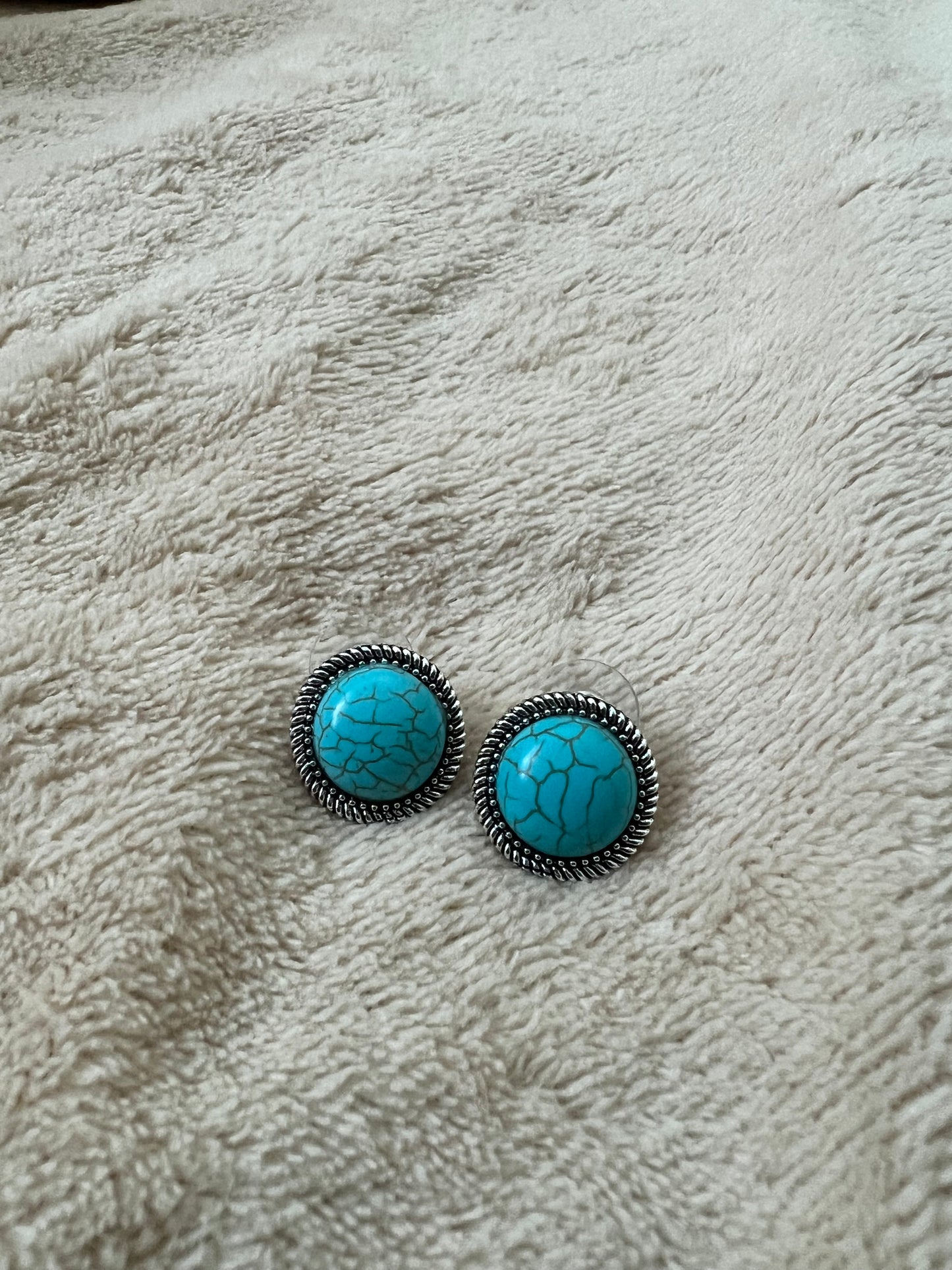 “FEELING BLUE” stud trio set