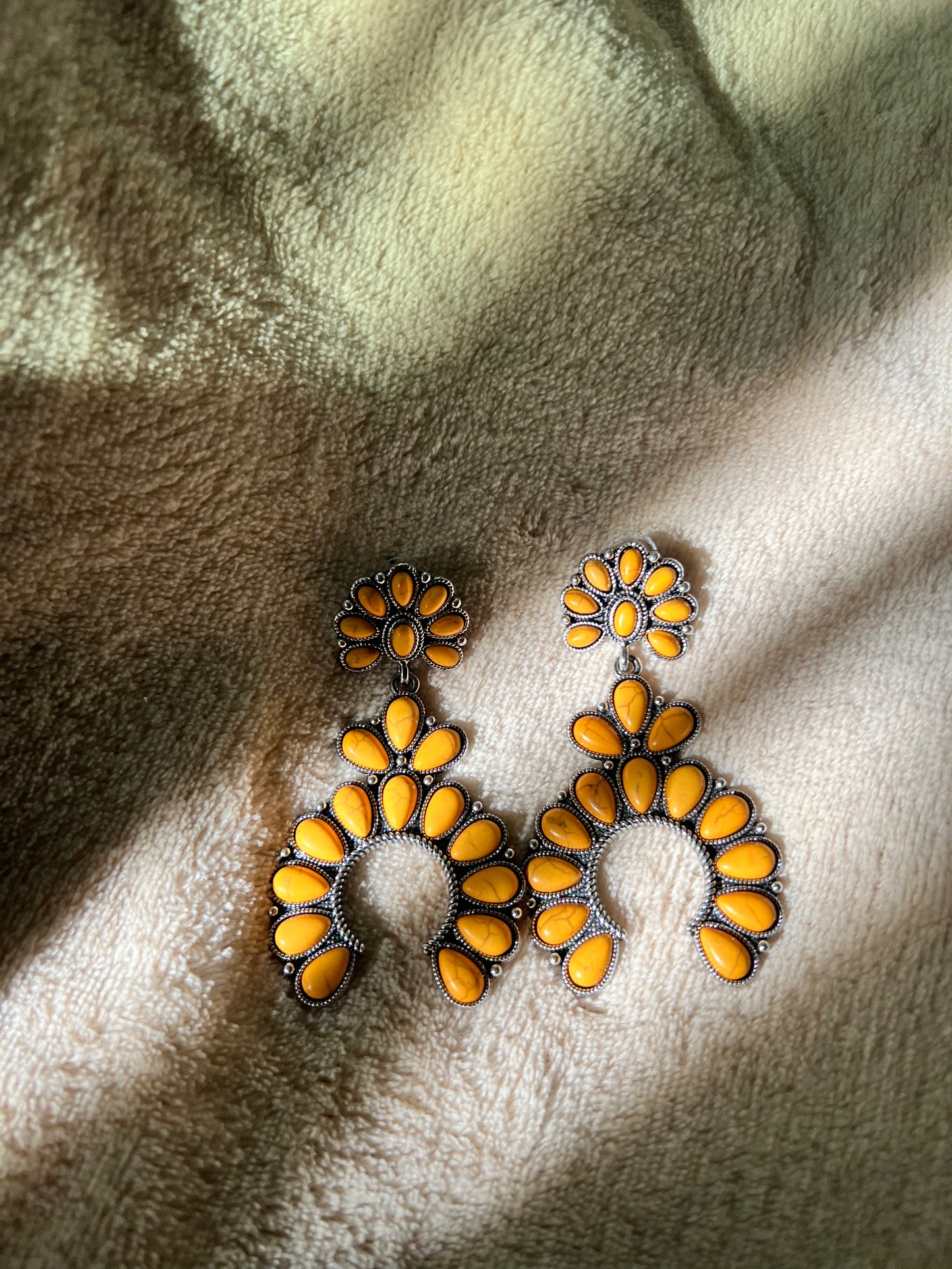 “DAISY” statement earrings