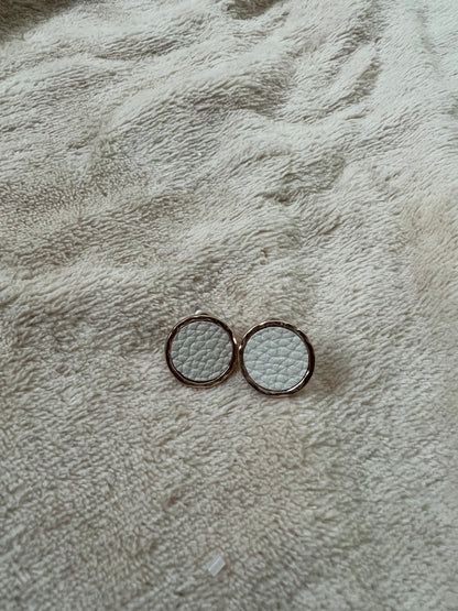 “PURE WHITE” stud earrings
