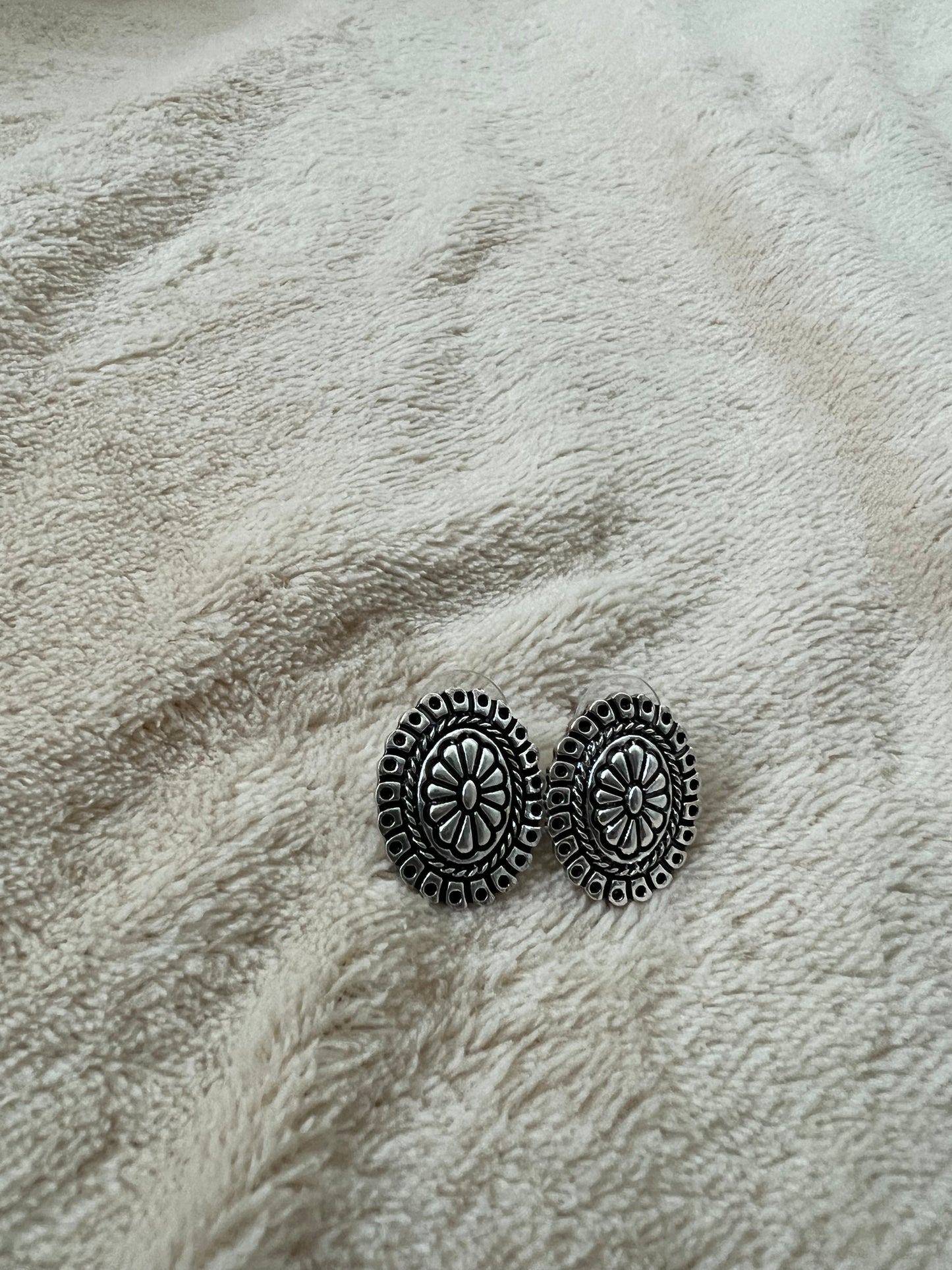 “FEELING PINK” Stud trio set