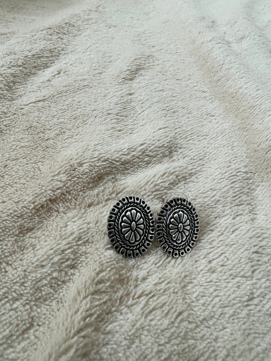 “FEELING PINK” Stud trio set