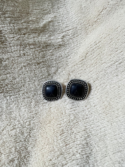 “ONYX” stud earrings