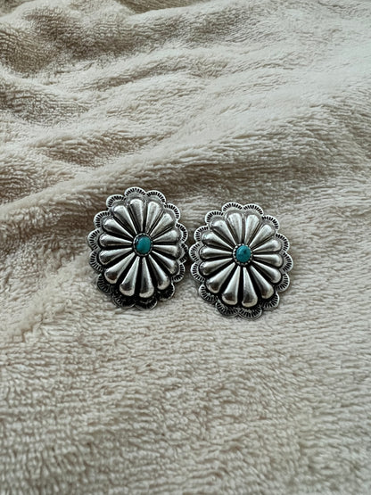 “LISA” stud earrings