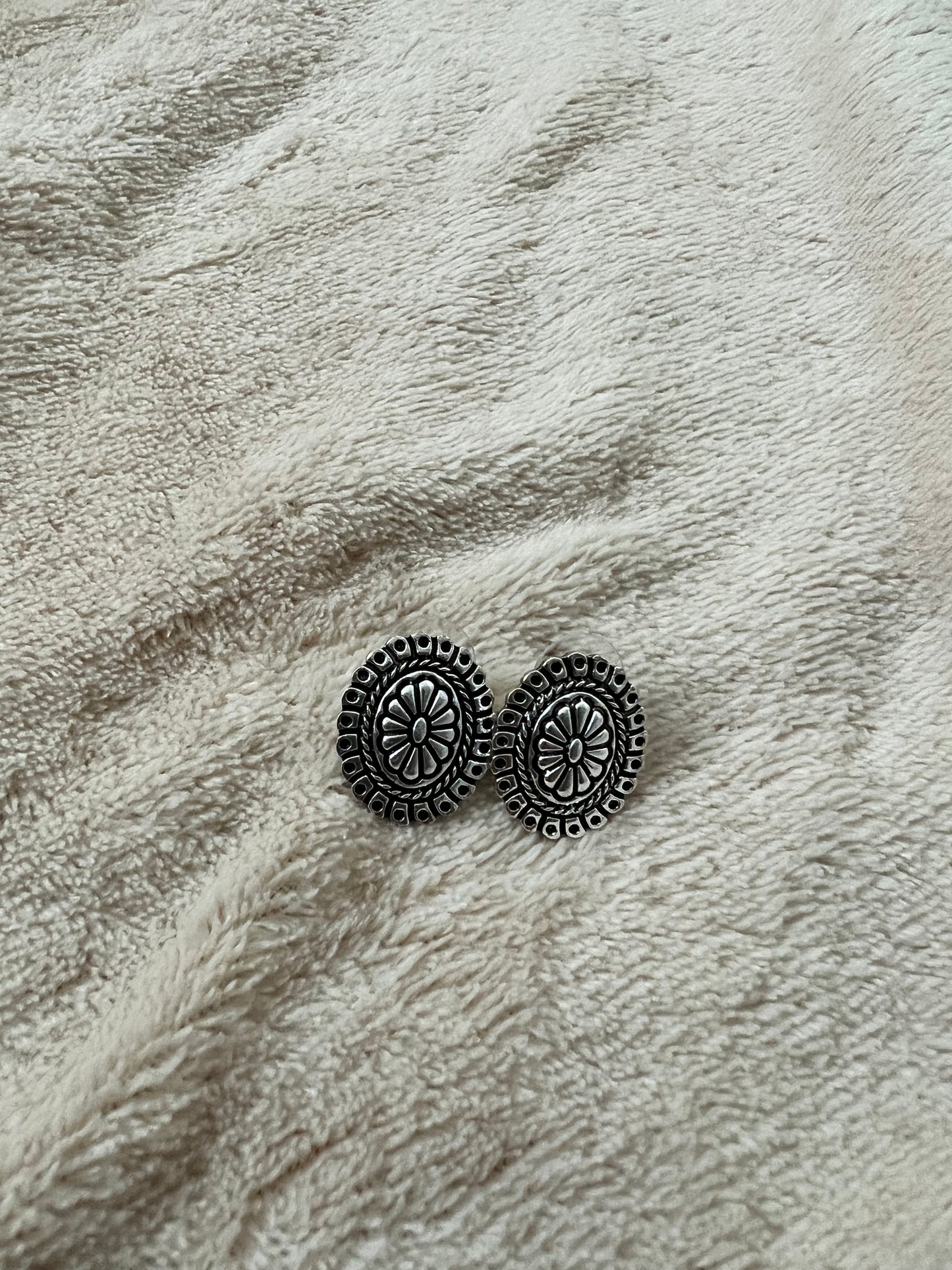 “FEELING PINK” Stud trio set